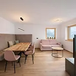 Skyline Penthouse With Private Whirlpool, Alpenluxus Collection Casa vacanze *